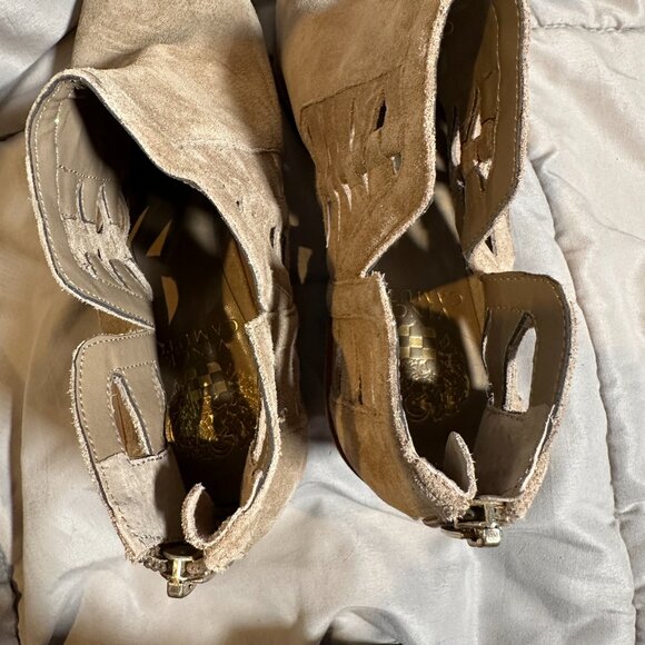 Vince Camuto Peera Tan  suede ankle Bootie Boots 8.5. Zipper Heel. Cut Out Sides - Picture 3 of 9